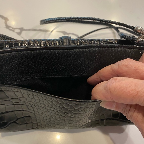 ☀️Host Pick☀️ EUC Brighton Black Leather & Croc Embossed Shoulder WOC - Picture 3 of 15